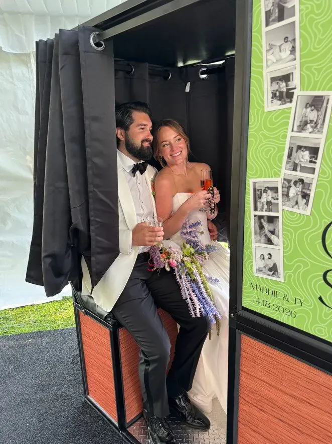 Enclosed booth wedding
